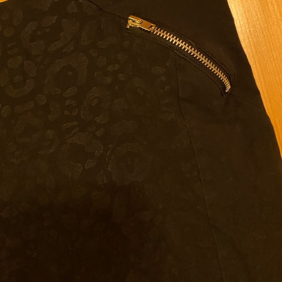 Divided by H&M Women’s Black Leopard Print Mini Skirt - Picture 8 of 8
